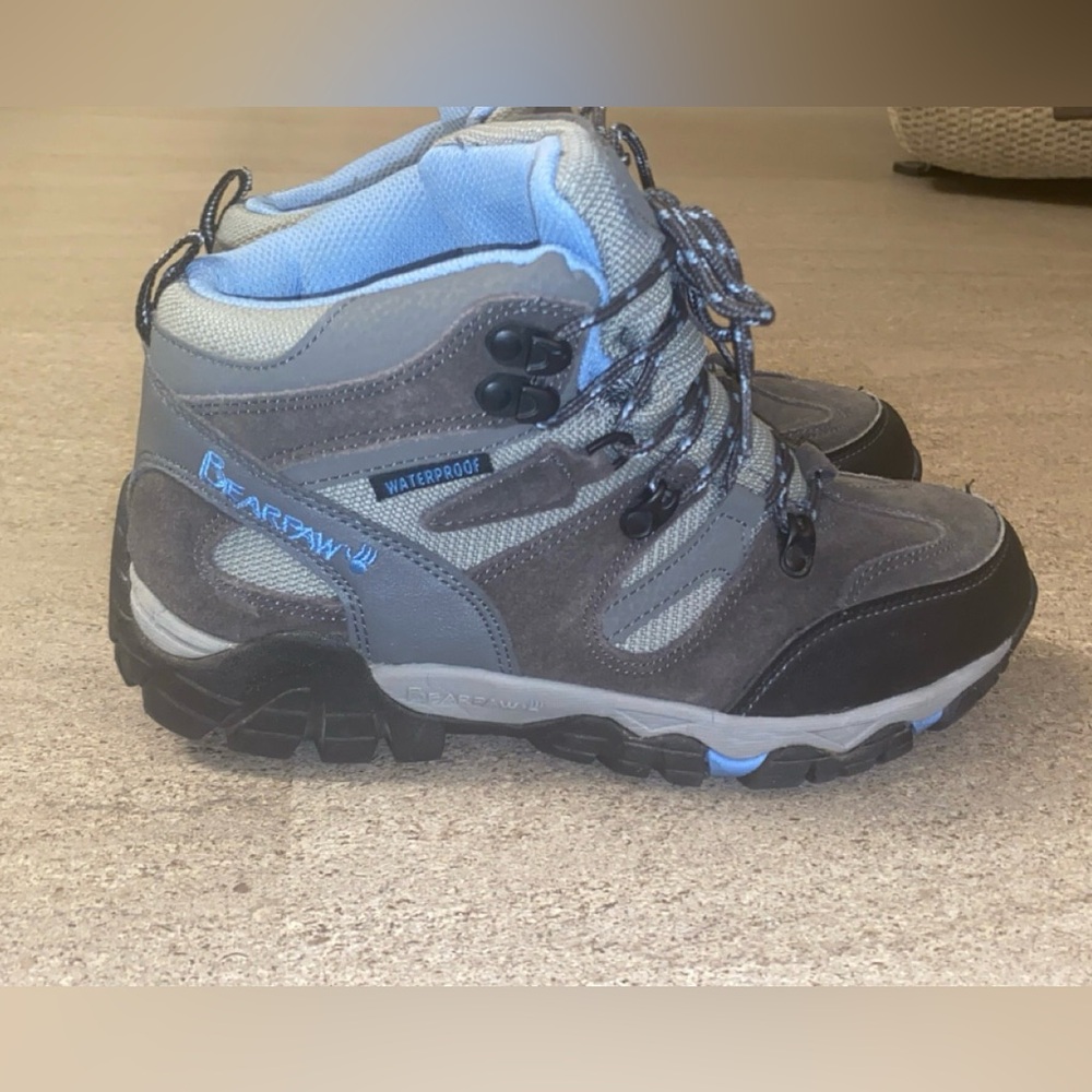 Women’s Bearpaw Corsica Waterproof Hiking Boots Size 8